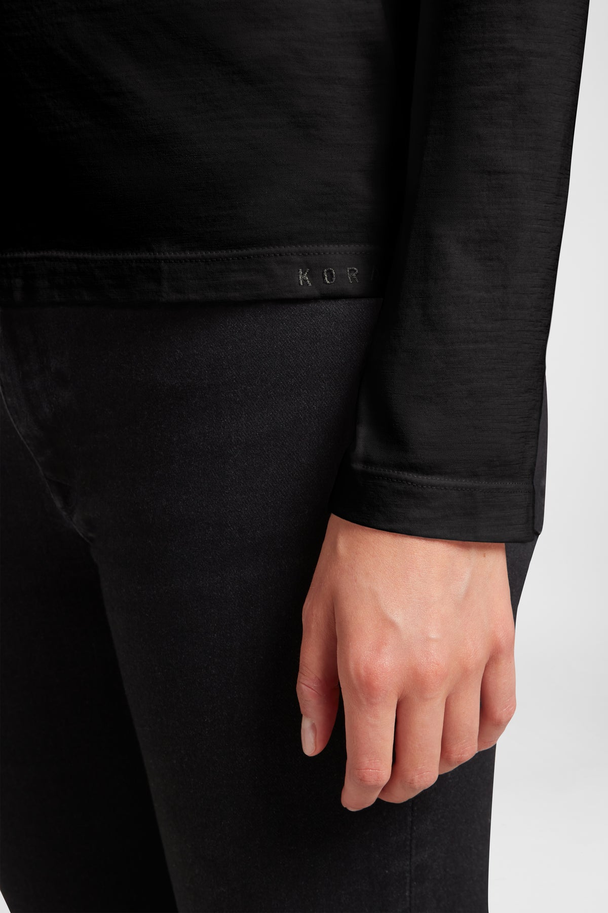 Women's Halo Long Sleeve Crew - Black