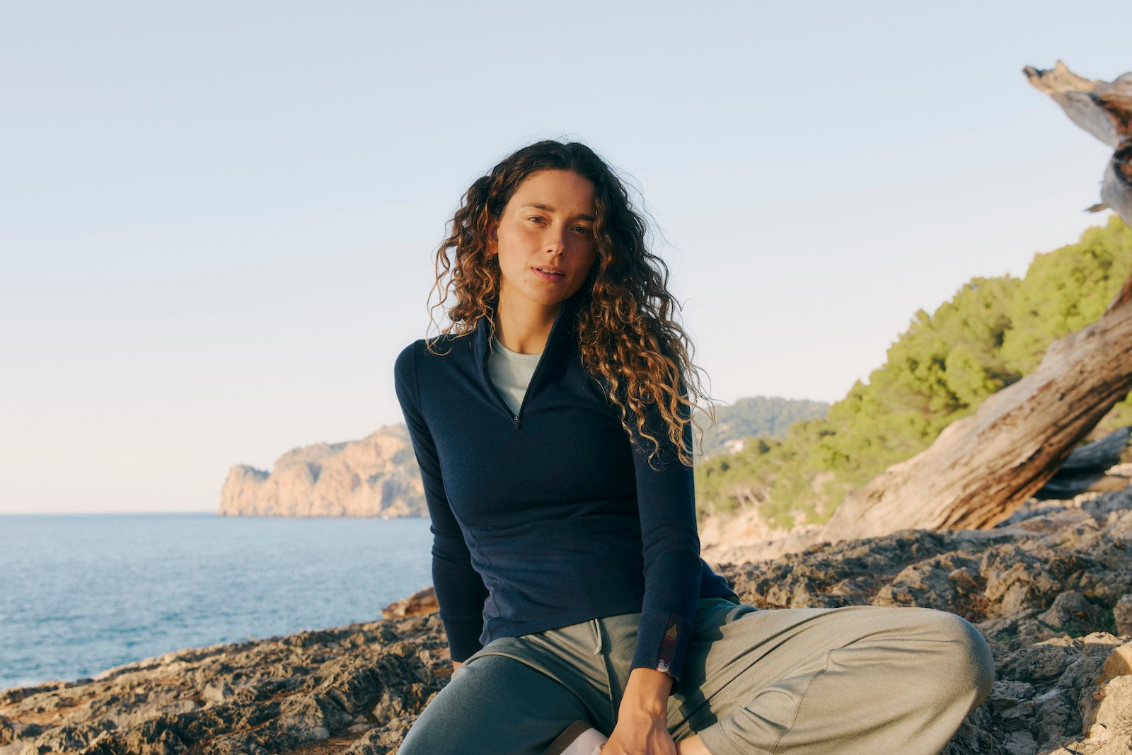 WOMEN'S CASUAL TOPS & LAYERS